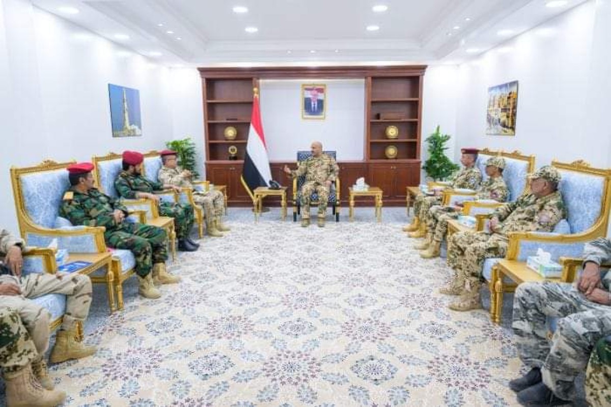 عضو الرئاسي طارق صالح يشدد على رفع الجاهزية في جبهات تعز والحديدة