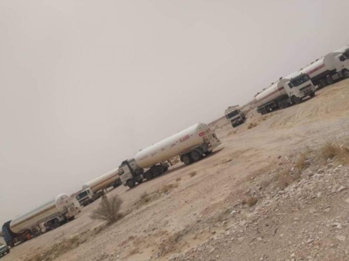 مصادر: جنود محتجون يقطعون طريق ناقلات النفط بين محافظتي مأرب وشبوة
