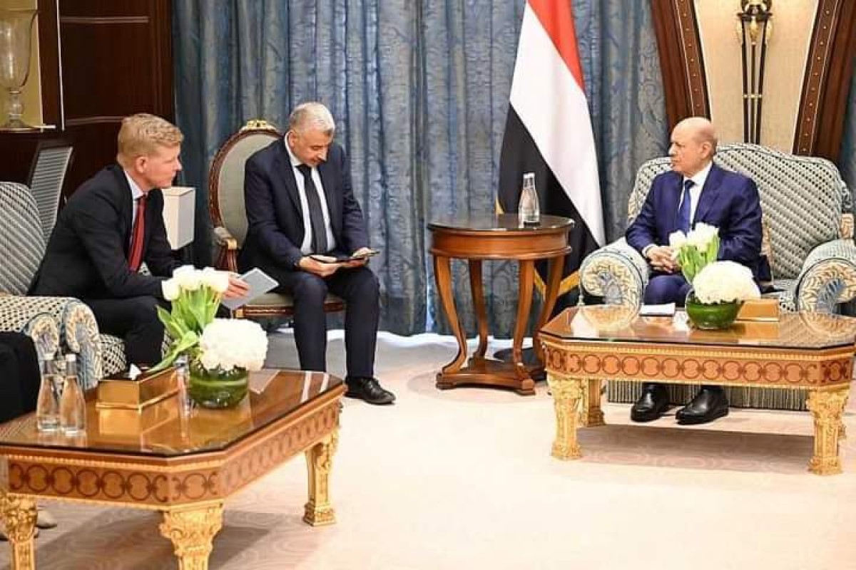 الرئيس العليمي يناقش مع المبعوث الأممي جهود إحياء العملية السياسية في اليمن