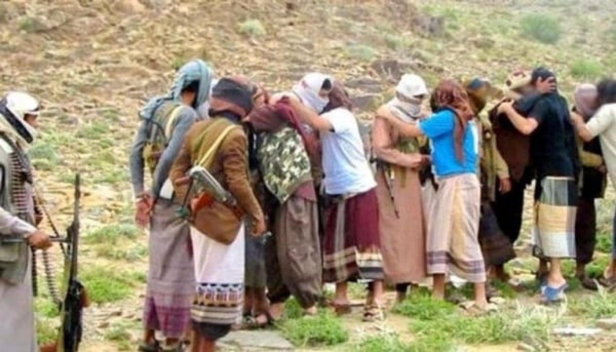 الحكومة تجدد التحذير من مخاطر التعاون بين جماعة الحوثي والتنظيمات الإرهابية