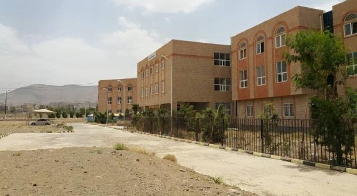 جماعة الحوثي تواصل تشريد أكاديميين من مجمع السكن الجامعي بصنعاء