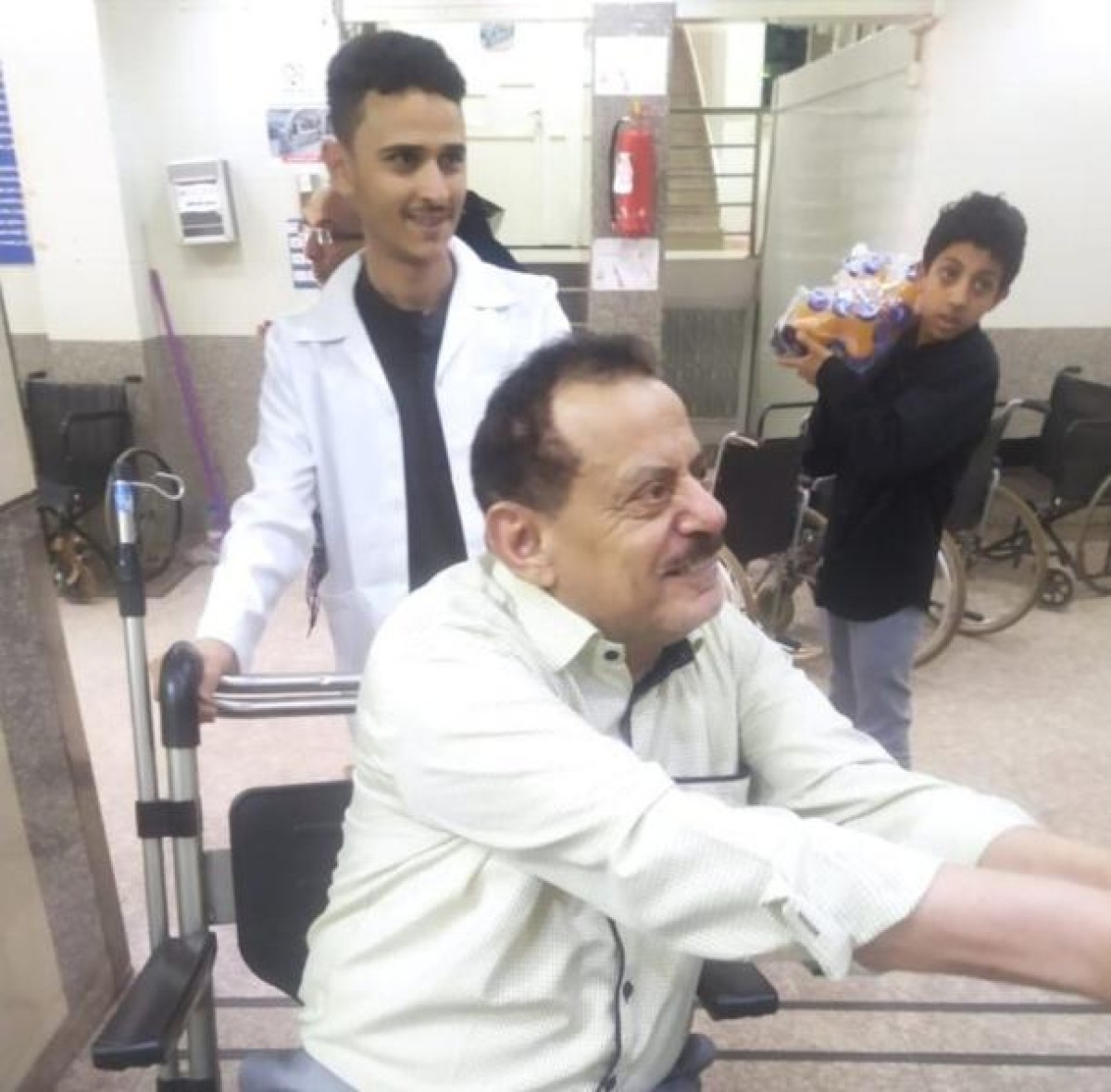 البرلماني "حاشد" يؤكد رغبته في مغادرة صنعاء ويحمل الحوثيين المسؤولية