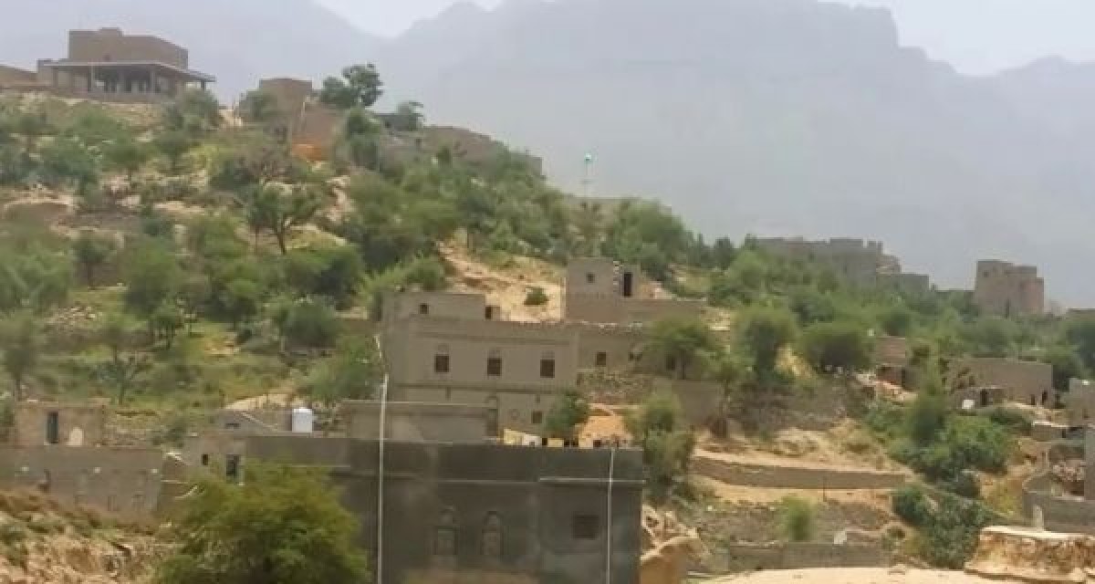 جماعة الحوثي تداهم منازل المواطنين في شرعب السلام شمالي تعز لمنع احتفالات سبتمبر