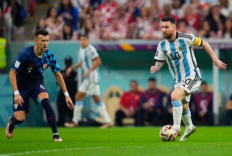 ميسي يقود الأرجنتين إلى نهائي كأس العالم "قطر 2022"