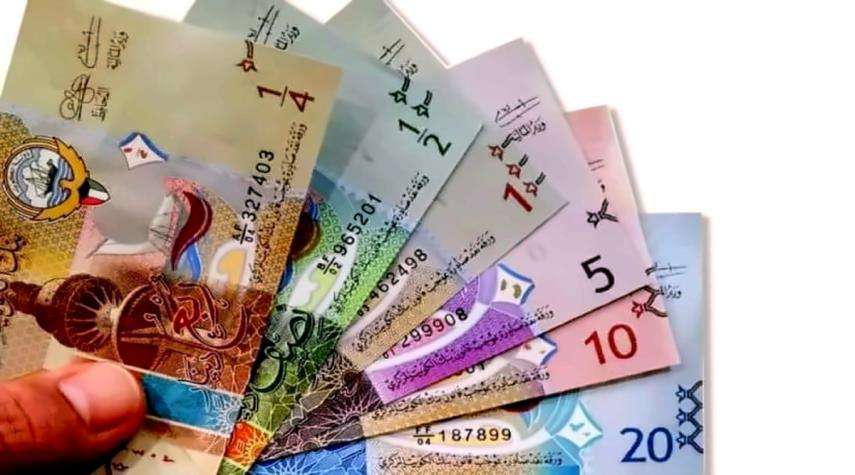 الدولار الأمريكي ينخفض أمام الدينار الكويتي