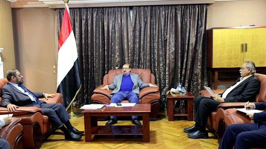 البرلمان اليمني يتحفظ على إجراءات "الاقتصادي الأعلى" بشأن رفع سعر الدولار الجمركي