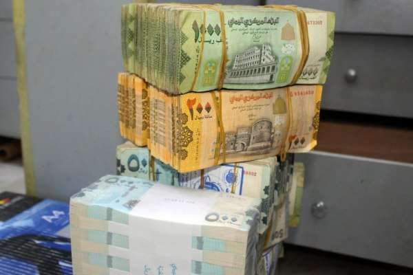 البنك المركزي اليمني يوقف طباعة النقود لعلاج اختلالات أسواق الصرف