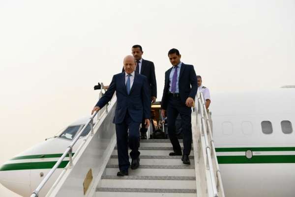 بعد زيارة طويلة للسعودية.. الرئيس العليمي يعود إلى عدن