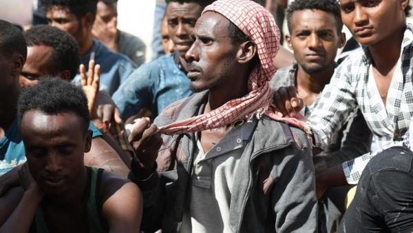 مليشيا الحوثي تجبر عشرات المهاجرين الأفارقة على الانضمام لدورات عسكرية وطائفية