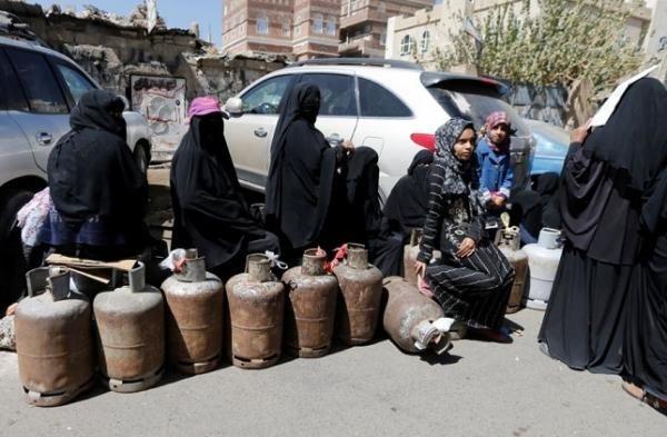 تقرير: مع قرب حلول شهر رمضان.. أزمة غاز الطهي تخنق اليمنيين