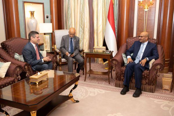 عضو الرئاسي طارق صالح يؤكد دعم المجلس كل توجه جدي للسلام