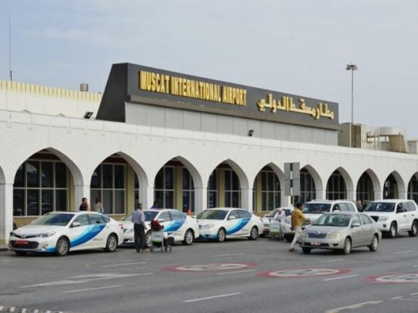 السفارة اليمنية في مسقط تنفي إيقاف عمان تأشيرات المرور لليمنيين