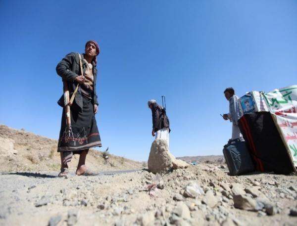 جماعة الحوثي تعتدي على بائعي القات في إحدى نقاط التفتيش بذمار