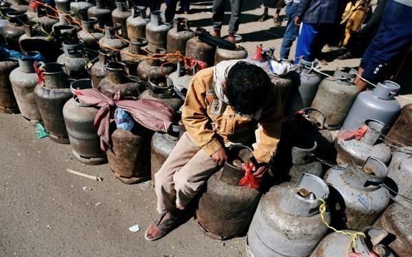 جماعة الحوثي تحظر دخول الغاز المحلي إلى مناطق سيطرتها وتستبدله بالمستورد (بيان)