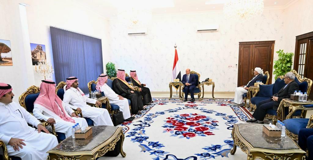الرئيس العليمي يناقش مع السفير السعودي فرص الوصول إلى تسوية سياسية شاملة