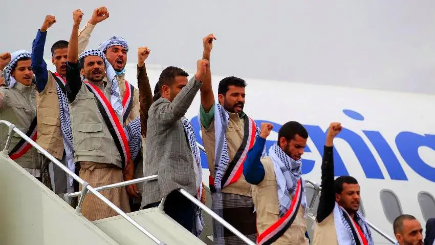 الحكومة تعلن استعدادها لتبادل زيارات الأسرى مقابل التزام الحوثيين