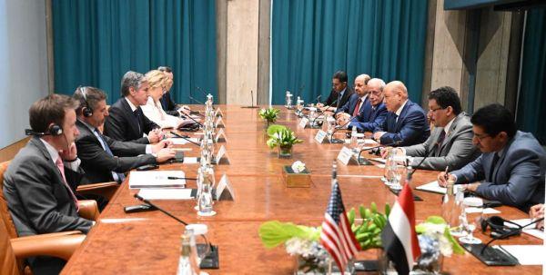 "الرئاسي"  يناقش مستجدات الشأن اليمني مع وزير الخارجية الأمريكي