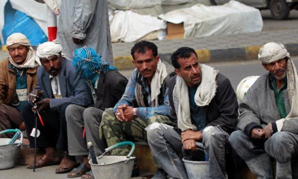 عمال الأجر اليومي يواجهون البطالة والجوع مع ركود مشاريع البناء في اليمن