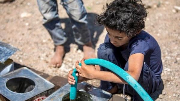 تقرير: أطفال اليمن في طوابير العطش.. تأمين المياه يسبق الذهاب إلى المدرسة