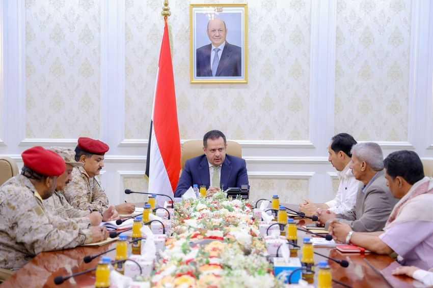 رئيس الحكومة يرأس اجتماعًا عسكريًا للرد على تصعيد الحوثيين في لحج