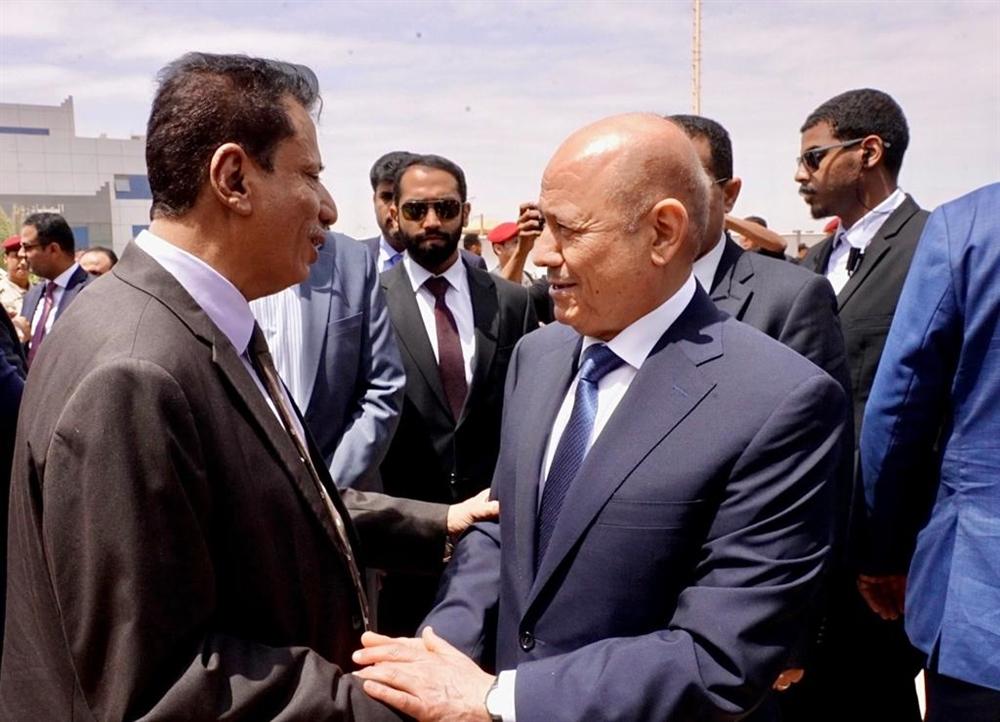 "الرئاسي" ينهي زيارته للمهرة بعد تدشين أكثر من 20 مشروع تنموي