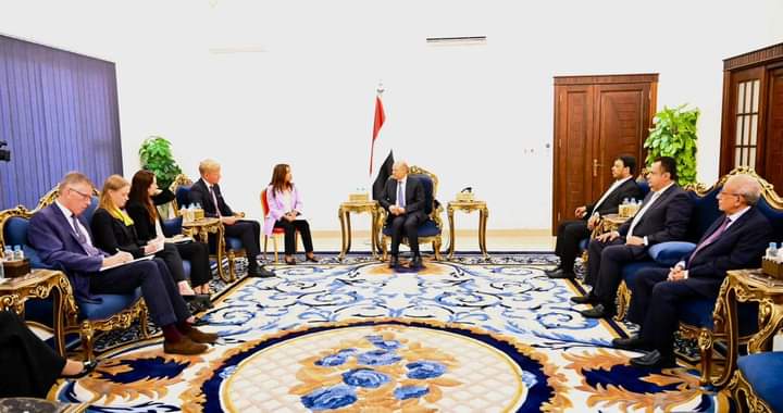 الرئيس العليمي يدعو لاتخاذ مواقف حازمة ضد الحوثيين لتعزيز فرص السلام
