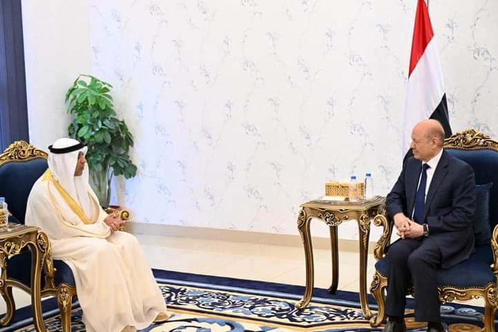 الرئيس العليمي يستقبل في عدن الأمين العام لمجلس التعاون الخليجي