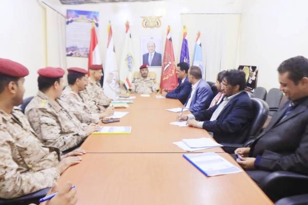 رئيس أركان الجيش اليمني يؤكد الالتزام بمنع تجنيد الأطفال وحماية الفئات الأكثر ضعفا