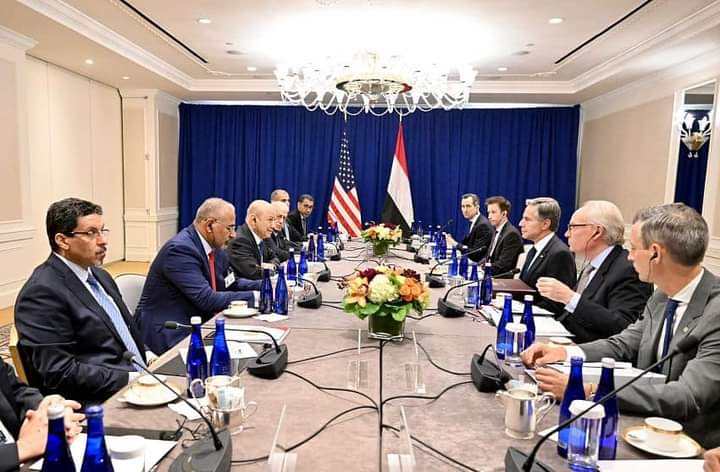 الرئيس العليمي يبحث مع وزير الخارجية الأميركي فرص إحياء  السلام في اليمن