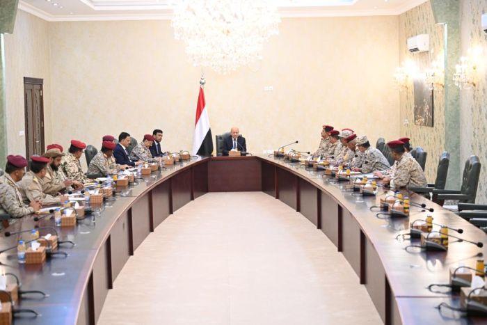 الرئيس العليمي يؤكد استمرار المعركة الوطنية ضد الحوثيين حتى تحقيق كامل أهدافها