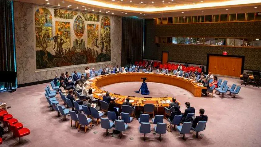 مجلس الأمن يشدد على تحقيق تقدم سريع بشأن حل الأزمة اليمنية