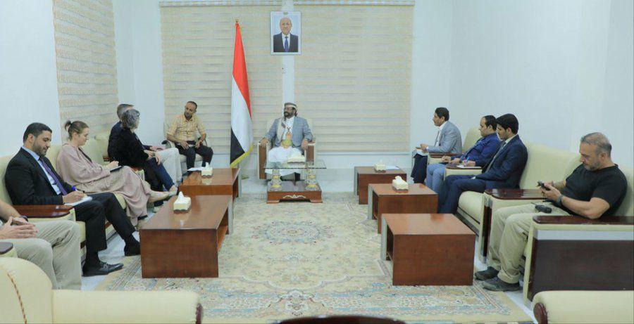 "الرئاسي" يؤكد استعداده فتح منافذ مأرب مع صنعاء والبيضاء إذا وافق الحوثيون بإشراف أممي