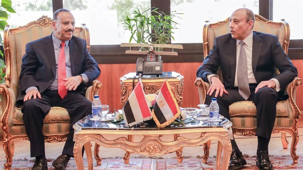مباحثات يمنية مصرية بشأن التعاون في قطاع النقل الجوي