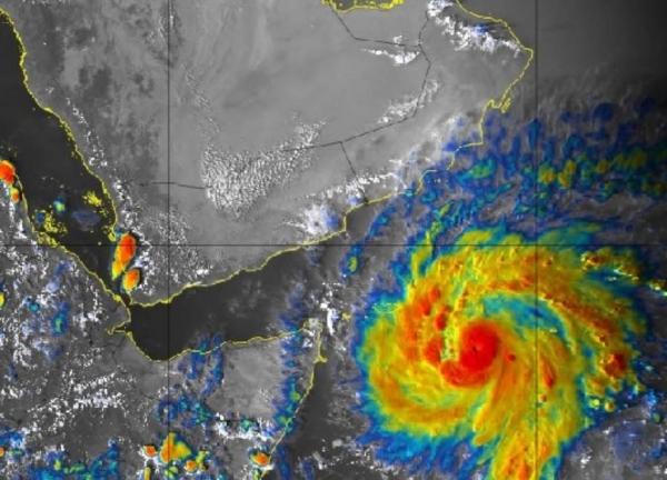 عدن: الحكومة تشكل غرفة عمليات لمتابعة إعصار "تيج" في المحافظات الشرقية