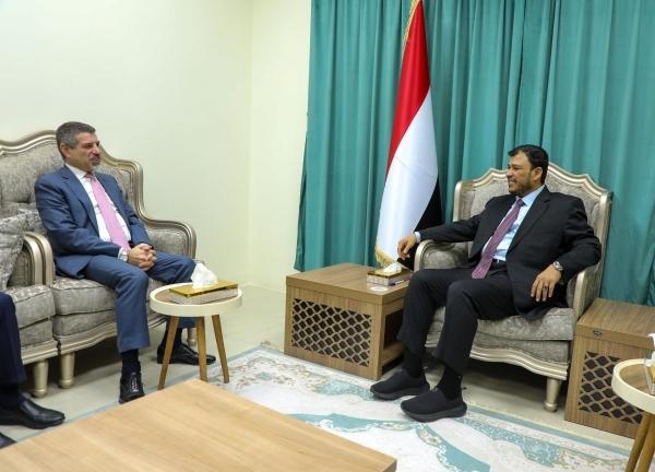 عبدالله العليمي يؤكد تعاطي المجلس الرئاسي بإيجابية مع جهود السلام في اليمن