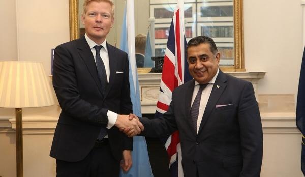 "غروندبرغ" يبحث مع مسؤولين بريطانيين عن حل سياسي لإنهاء الصراع في اليمن