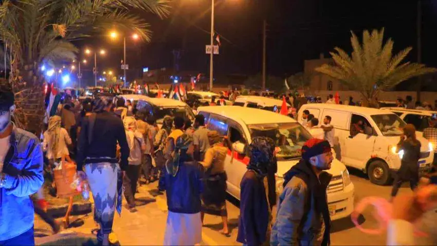 مظاهرات ليلية حاشدة في عدة محافظات يمنية تنديدًا بمجزرة "المعمداني"