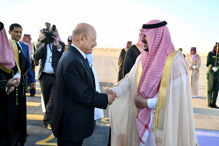 الرئيس العليمي يصل الرياض للمشاركة في أعمال القمتين العربية والإسلامية
