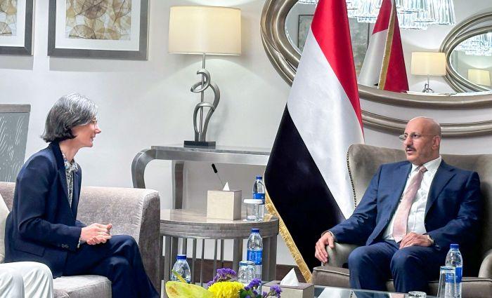 عضو الرئاسي طارق صالح يجدد التأكيد على موقف مجلس القيادة الداعم لجهود إحلال السلام