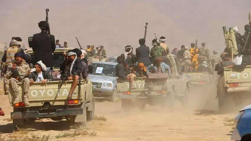 جماعة الحوثي تدفع بتعزيزات عسكرية إلى الحديدة