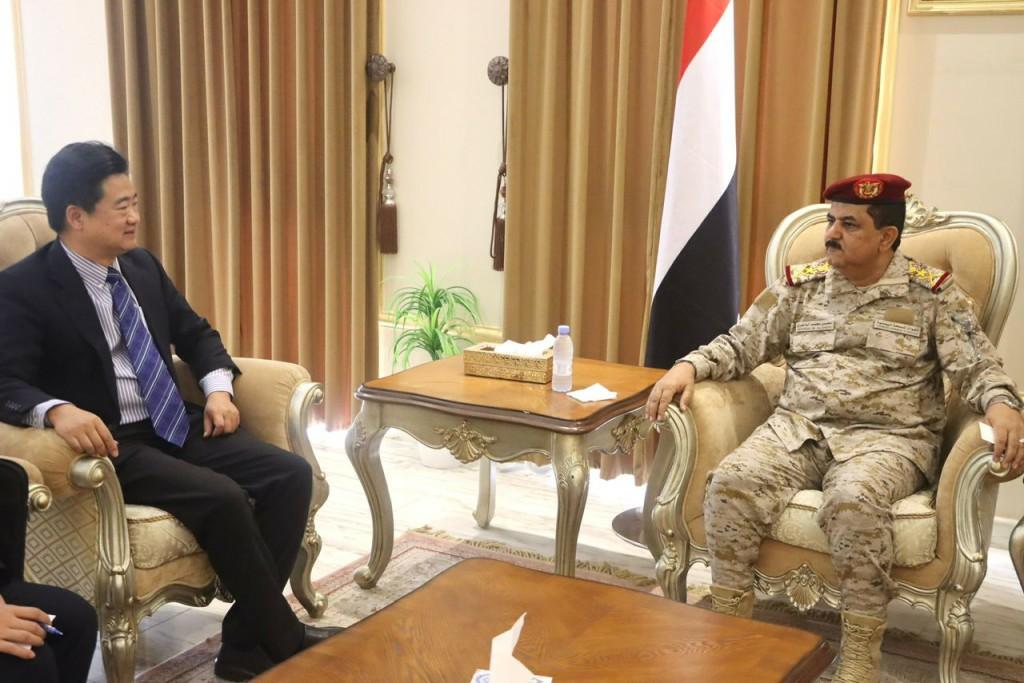 وزير الدفاع: استمرار الحوثيين في أعمال القرصنة البحرية تهديد للأمن والسلم الدوليين