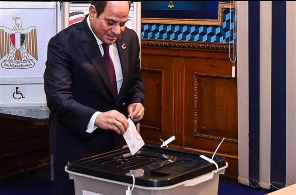 هيئة الانتخابات المصرية تعلن فوز "السيسي" بولاية رئاسية جديدة