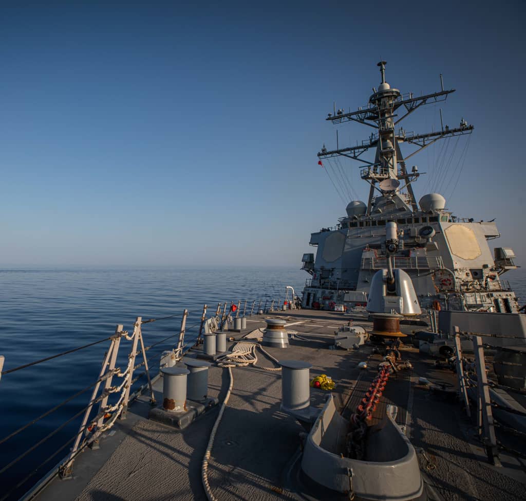 البحرية الأمريكية تعلن إسقاط 14 مسيّرة حوثية في البحر الأحمر الساعات الماضية
