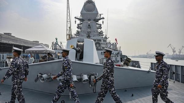 البحرية الهندية تنشر ثلاث سفن حربية وطائرة استطلاع في بحر العرب