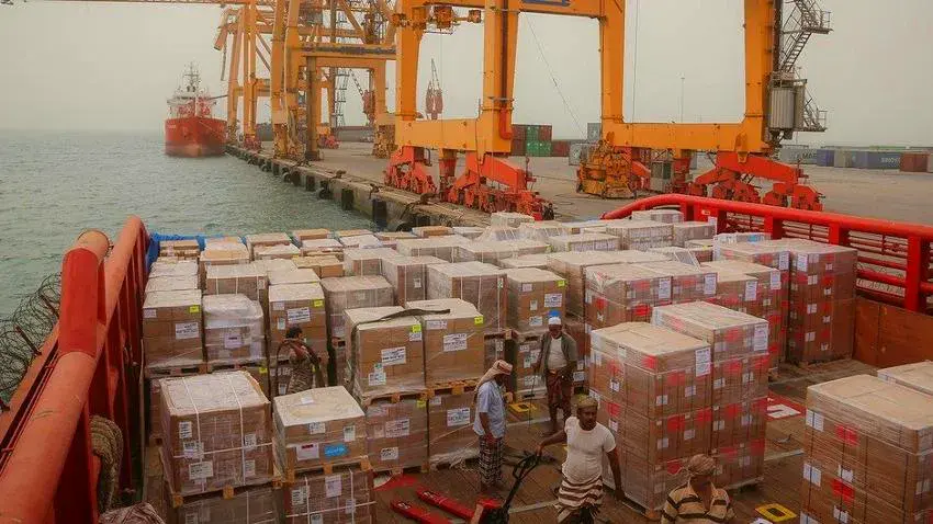 الحكومة تنقل آلية تفتيش السفن من ميناء جدة السعودي إلى ميناء عدن