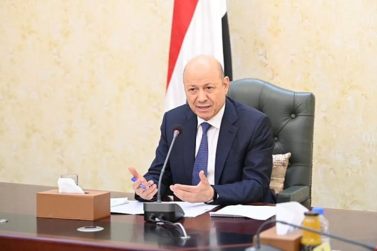 الرئيس العليمي يطالب القوى الوطنية بالعمل تحت ائتلاف رئاسي واحد لإسقاط الانقلاب