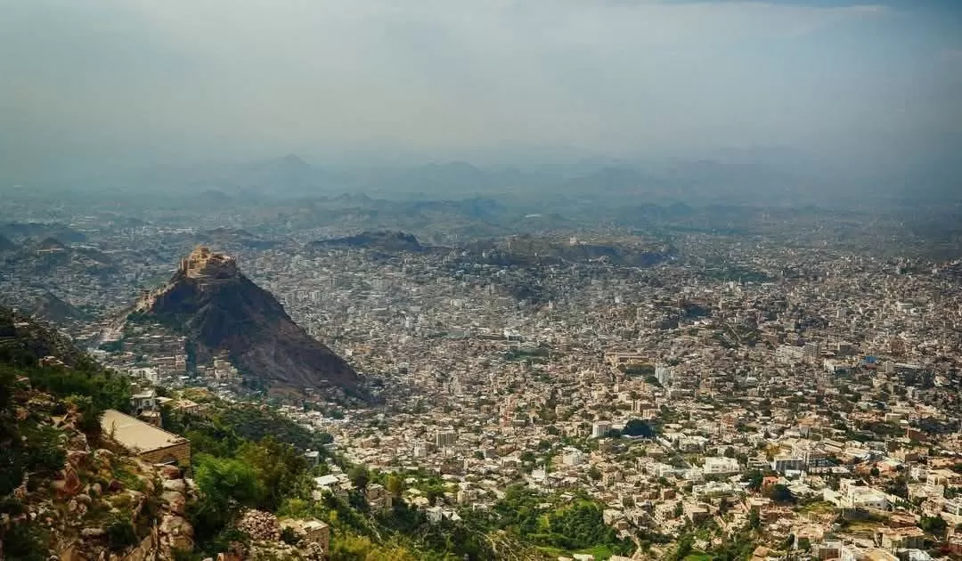 الحوثيون يفجرون منزل مواطن بتعز في تصعيد جديد ضد المدنيين