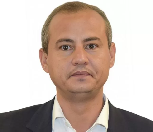 نقابة الصحفيين تحمل الحوثيين مسؤولية اقتحام منزل الصحفي فؤاد النهاري وتهديده