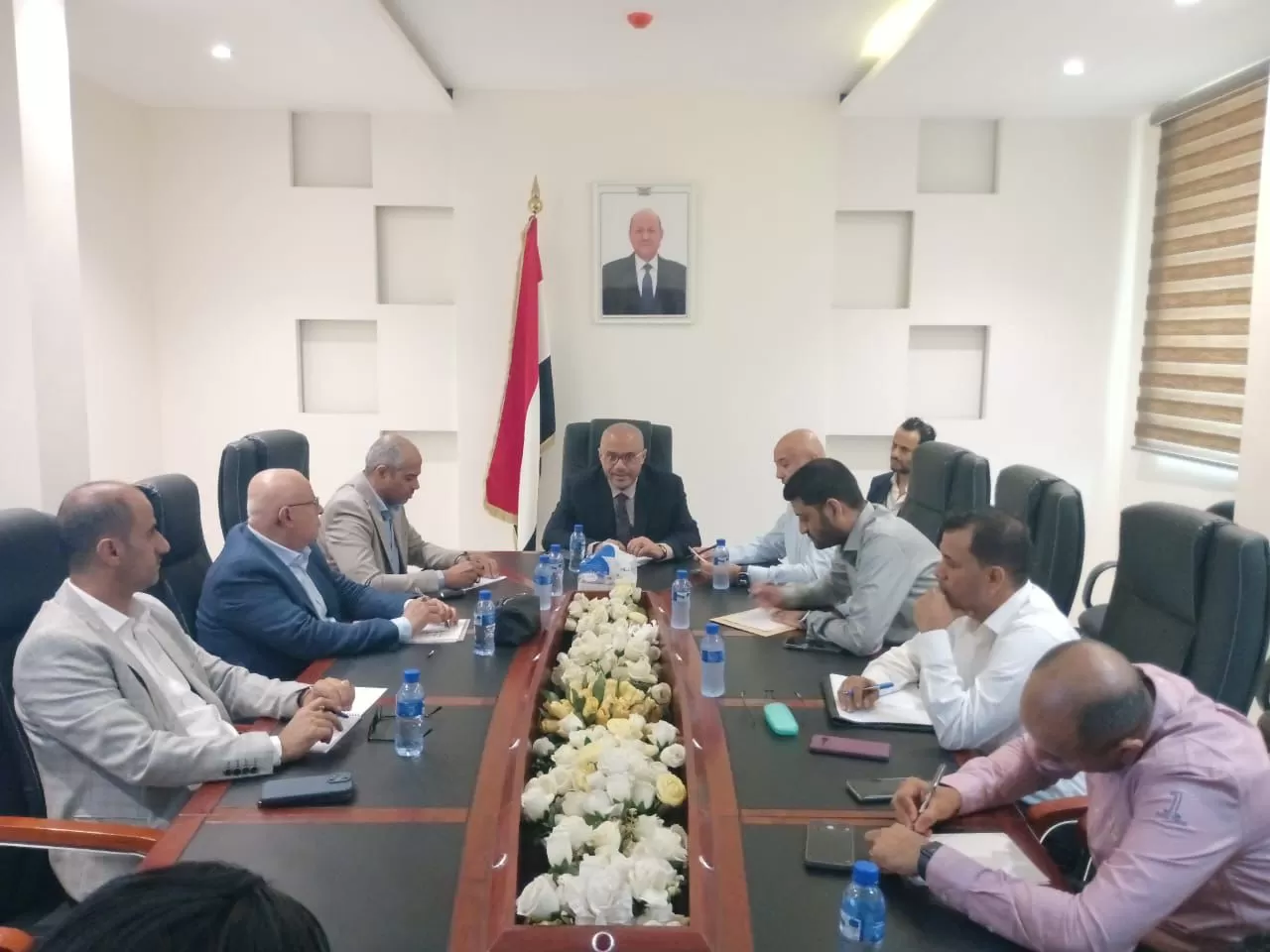 الحكومة توجه بخطة شاملة لنقل إيرادات مؤسسات الاتصالات إلى عدن