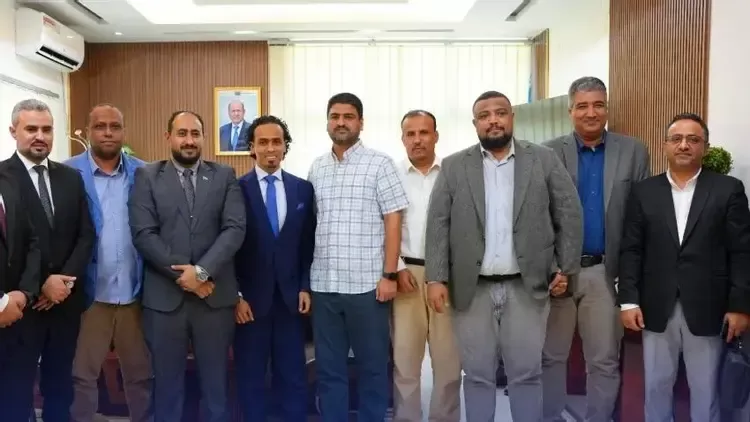 الانتقالي يواصل فرض قراراته وتحذيرات من تصاعد الاحتقان داخل الرئاسي